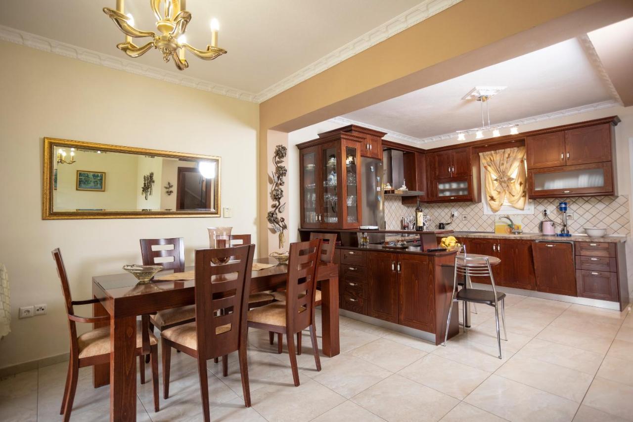 Holiday Villa 페프코초리 외부 사진